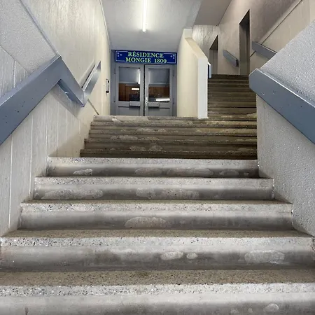 De 33m2 A 150 M Des Pistes Ла-Монжи